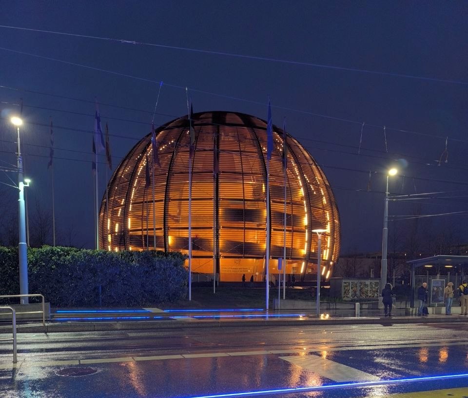 Весеннее фото ЦЕРН